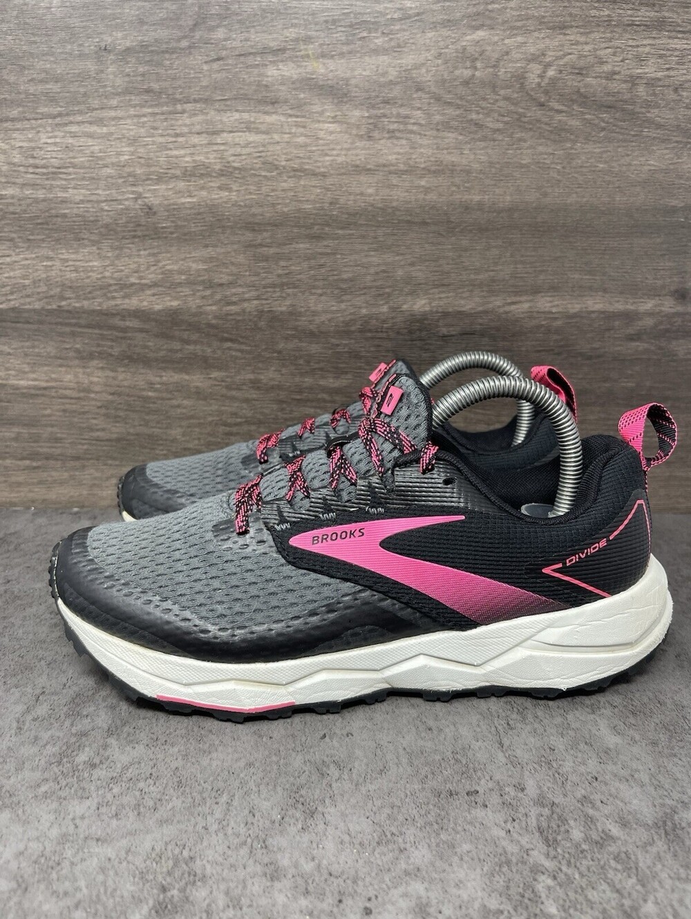 Brooks Divide 2 Black Ebony Pink Size 8.5 Womens Trail Running Hiking Shoes